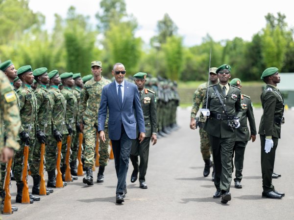 Perezida Kagame yasabye Ingabo n'Abanyarwanda kwanga ubagaraguza agati