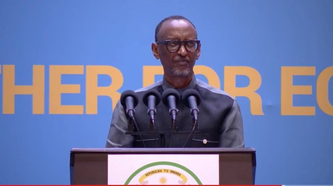 Perezida Kagame yavuze ku bibazo bivugwa mu kwandikira umuvuduko w'imodoka mu muhanda
