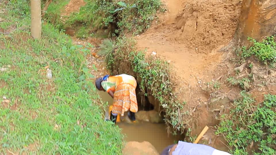 Nyamasheke: Barasaba amazi meza bakareka ibiroha bibatera indwara