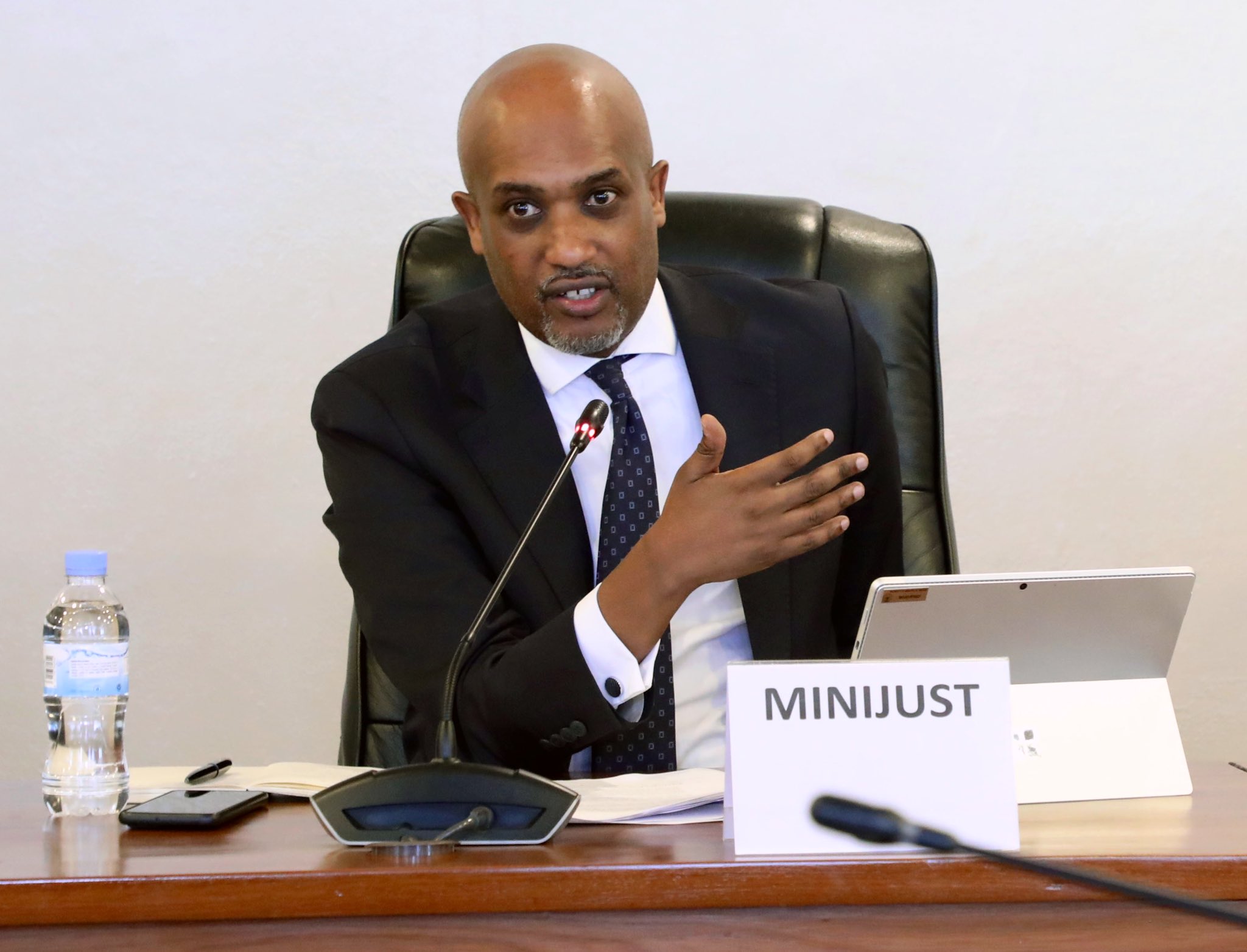 Leta igiye kwifashisha abacamanza bigenga mu kugabanya imanza