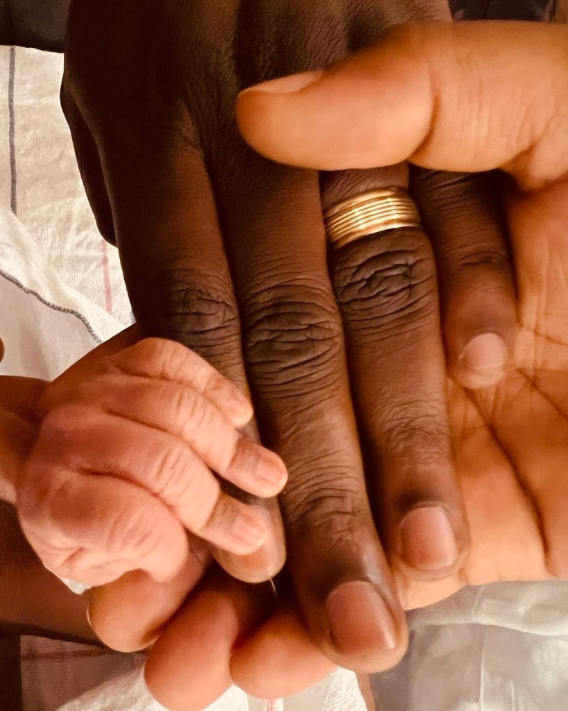 Umuhanzikazi Kararisa yibarutse Imfura ye n'Umudiyasipora