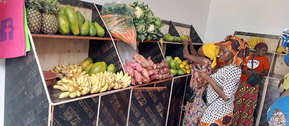 Kicukiro: Abahoze mu Buzunguzayi bahawe ibibanza mu isoko bihitiyemo