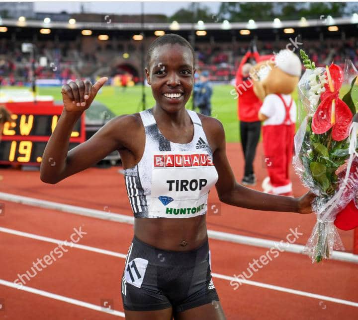 Umunyakenya Agnes Tirop, icyamamare mu gusiganwa ku maguru yishwe atewe ibyuma