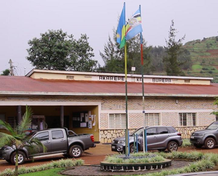 Burera: Abatuye Nemba bamaze imyaka itanu bashije ikibanza ngo bahabwe ivuriro rito bemerewe, amaso yaheze mu kirere