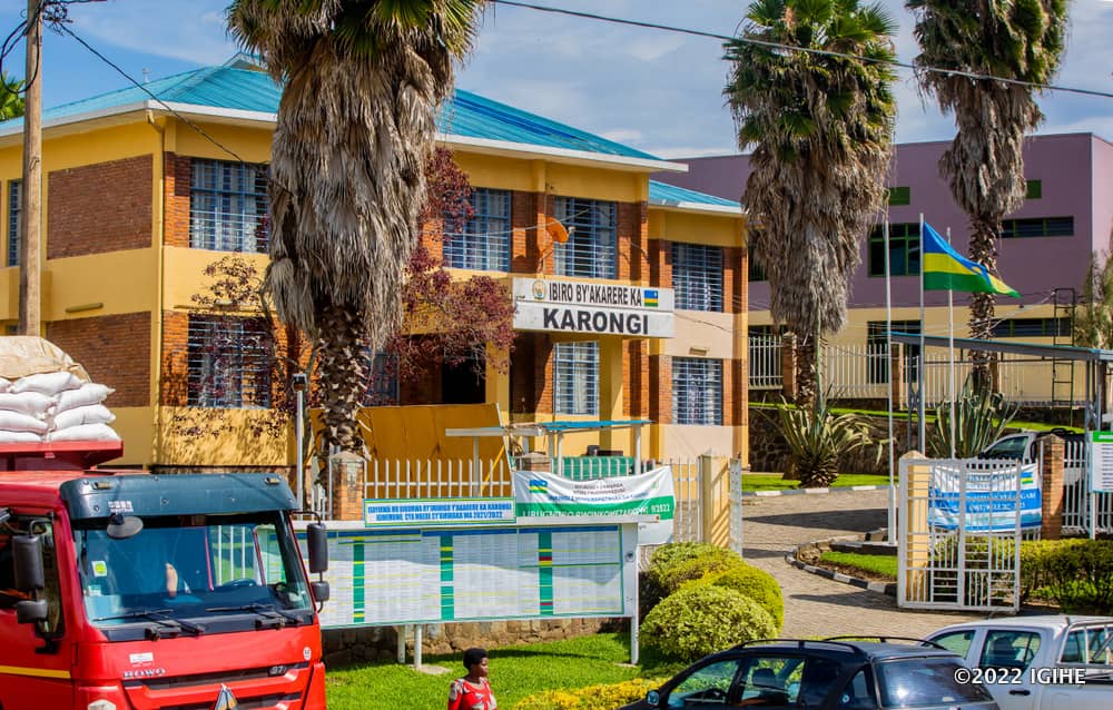 Karongi: Bavuga ko bategetswe kwishyura inka batariye