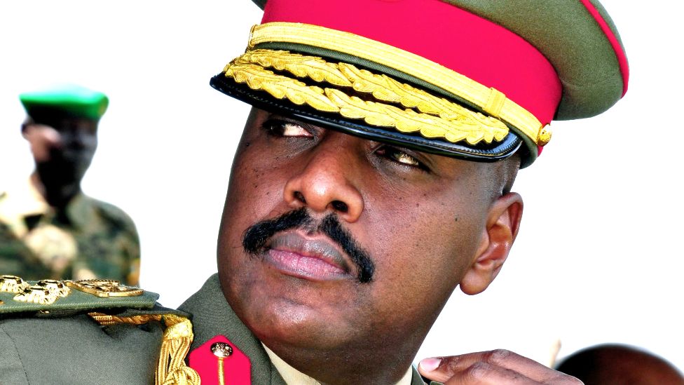 Gen. Kainerugaba yakuriye inzira ku murima abashaka kuva Uganda kubera itegeko rihana abatinanyi