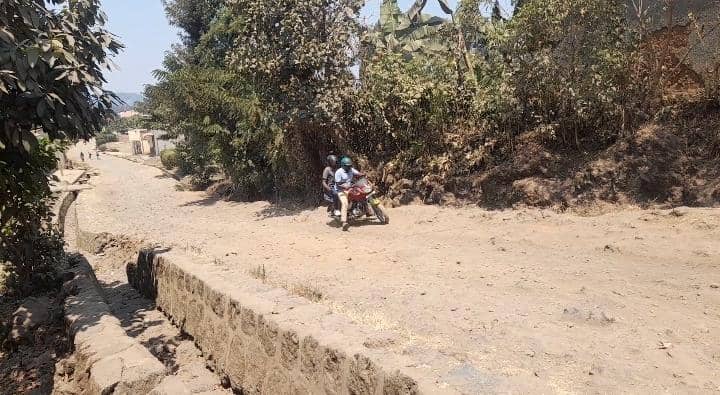 Musanze: Barasaba ko igice cy'umuhanda kigwamo abantu gisanwa