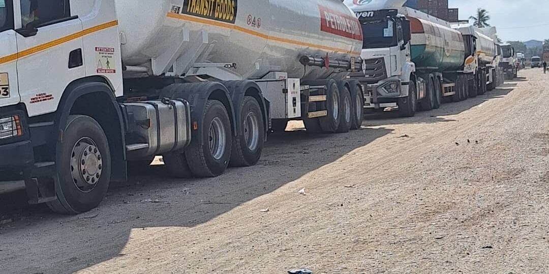 Ni nde uzahoza amarira y'abashoferi b'amakamyo yambukiranya umupaka?