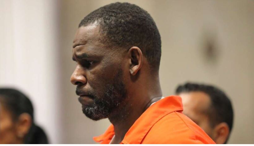 Umunyamategeko avuga ko Robert Kelly 'yakubitiwe muri gereza'