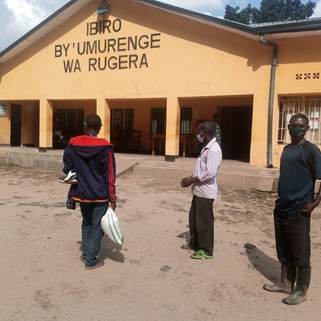 Gakenke: Barembejwe n'abajura batobora inzu ku manywa nabo bakiyemerera ko biba