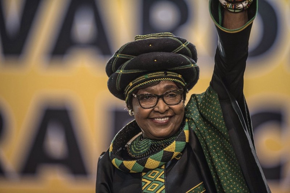 Winnie Madikizela wahoze ari umugore wa Nelson Mandela yashyinguwe