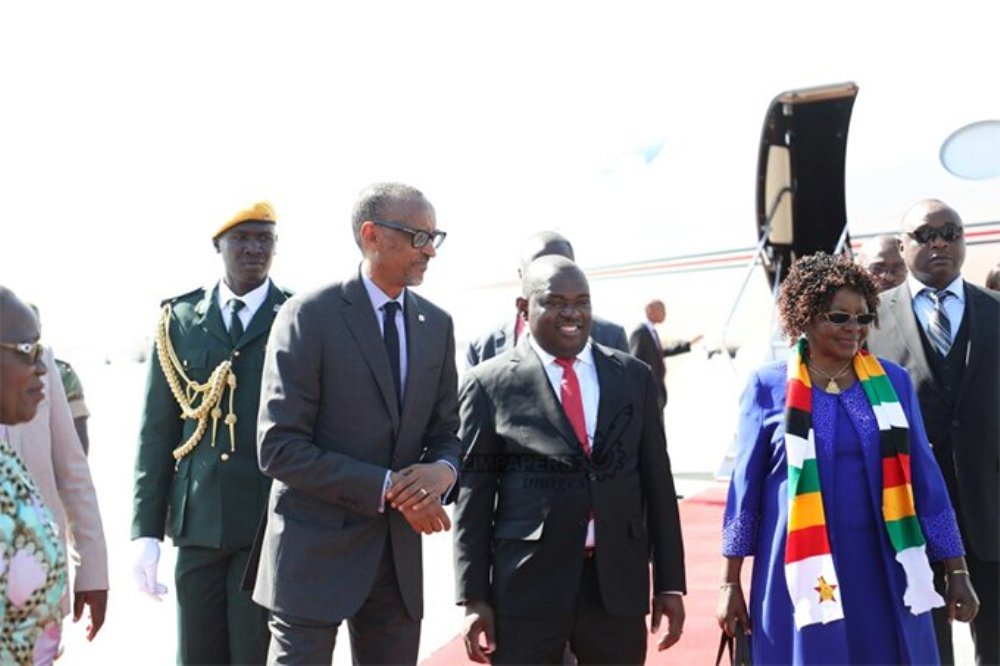 Perezida Kagame yitabiriye umuhango w'irahira rya Emmerson Mnangagwa wa Zimbabwe