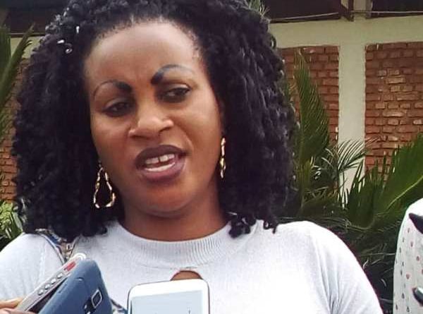 Nyirahabineza Gerturde Jane arashimirwa igikorwa cy'impuguro n'impanuro atanga ku bashakanye 