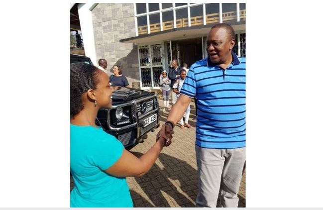 PEREZIDA KENYATTA YATUNGUYE ABAKIRISITU UBWO YAGERAGA KU KILIZIYA WENYINE NTA BURINZI