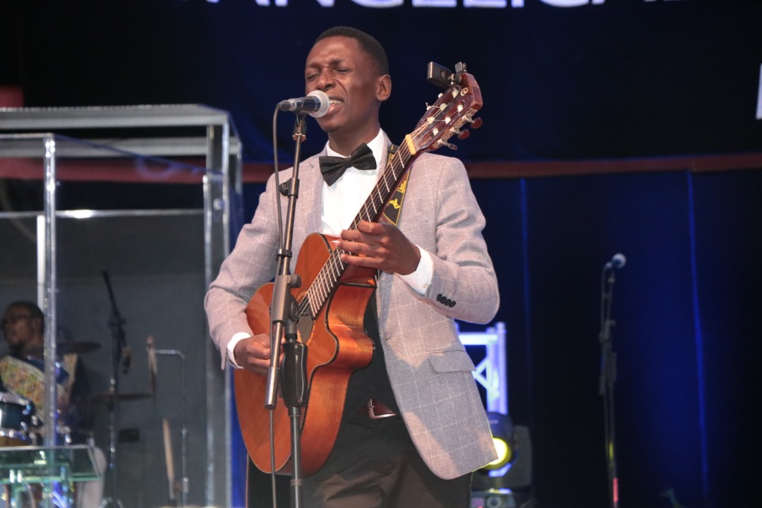 UMUHANZI CUBAKA ATI :NAHISEMO GUKORA UMUZIKI UHIMBAZA IMANA UBUZIMA BWANJYE BWOSE