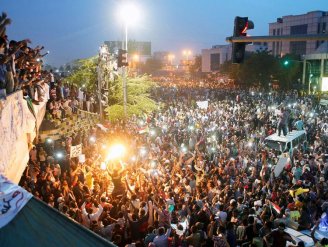 SUDAN YA RUGURU: OMAR AL-BASHIR YAKUWE KU BUTEGETSI N'IGISIRIKARE