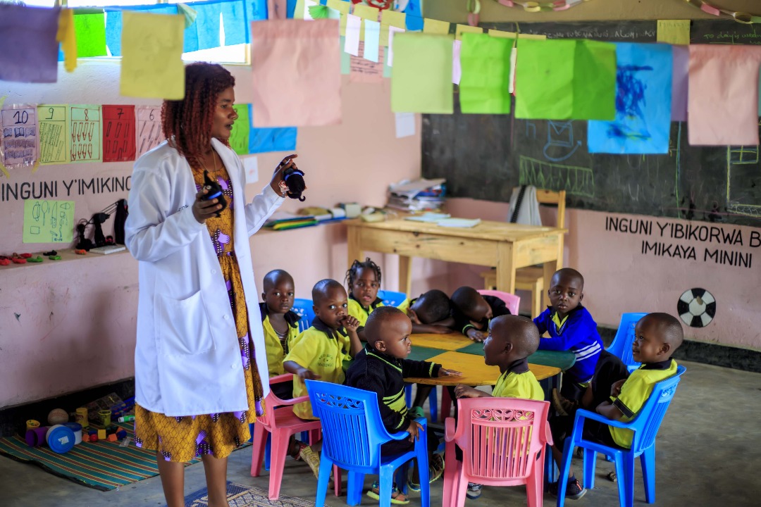 Rubavu: Bamwe mu bagore bakora ubucuruzi bwambukiranya imipaka barishimira amarerero bahawe 