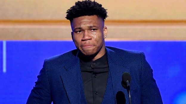 Yari umuzunguzayi ariko ubu niwe wambere muri Basketball Ku isi