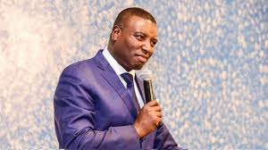 Apôtre Dr Gitwaza yavuze ko abasore n'inkumi b'ubu barwana na ‘mayoneze na pizza' we yararwanye n'Intare