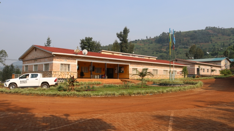 Burera: Umuhanda warangiritse babura uko bageze umusaruro ku isoko
