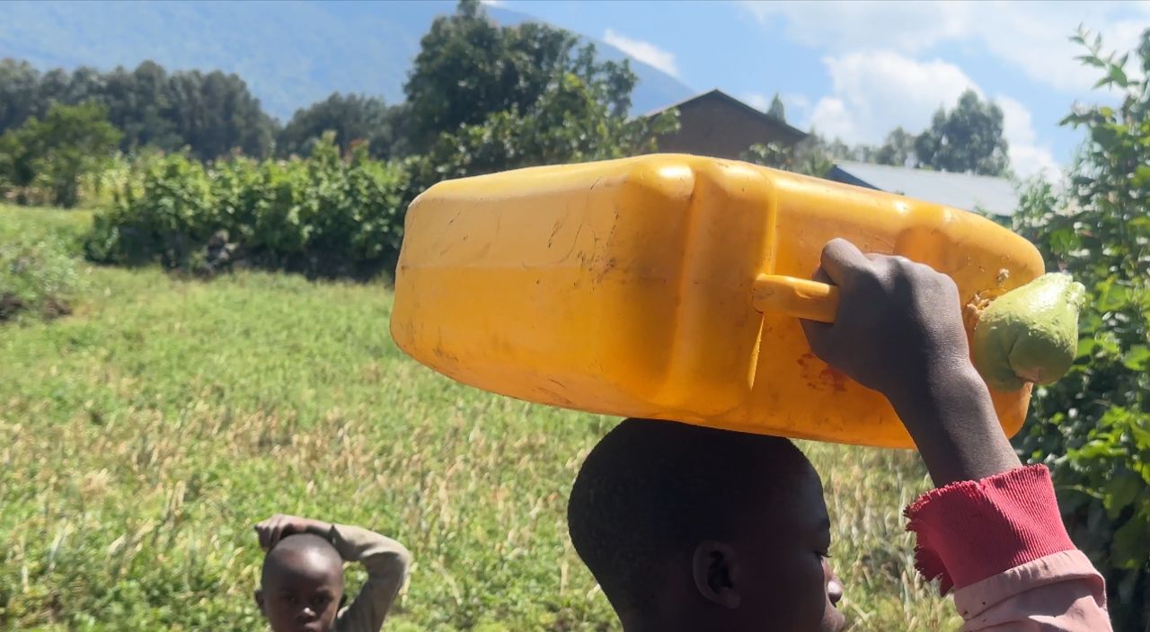 Burera: Bahangayikishijwe no kutagira amazi meza 