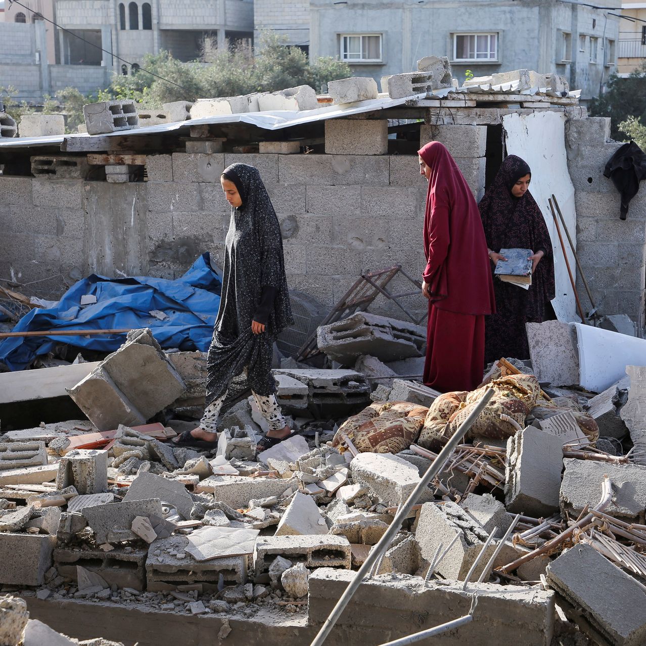 Israel yatangiye Kurasa ahahungiye abagore n'abana