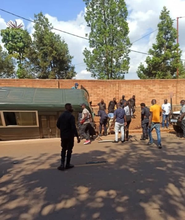 Imodoka yari itwaye abakinnyi ba APR WVC yakoze impanuka ihitana umuntu umwe