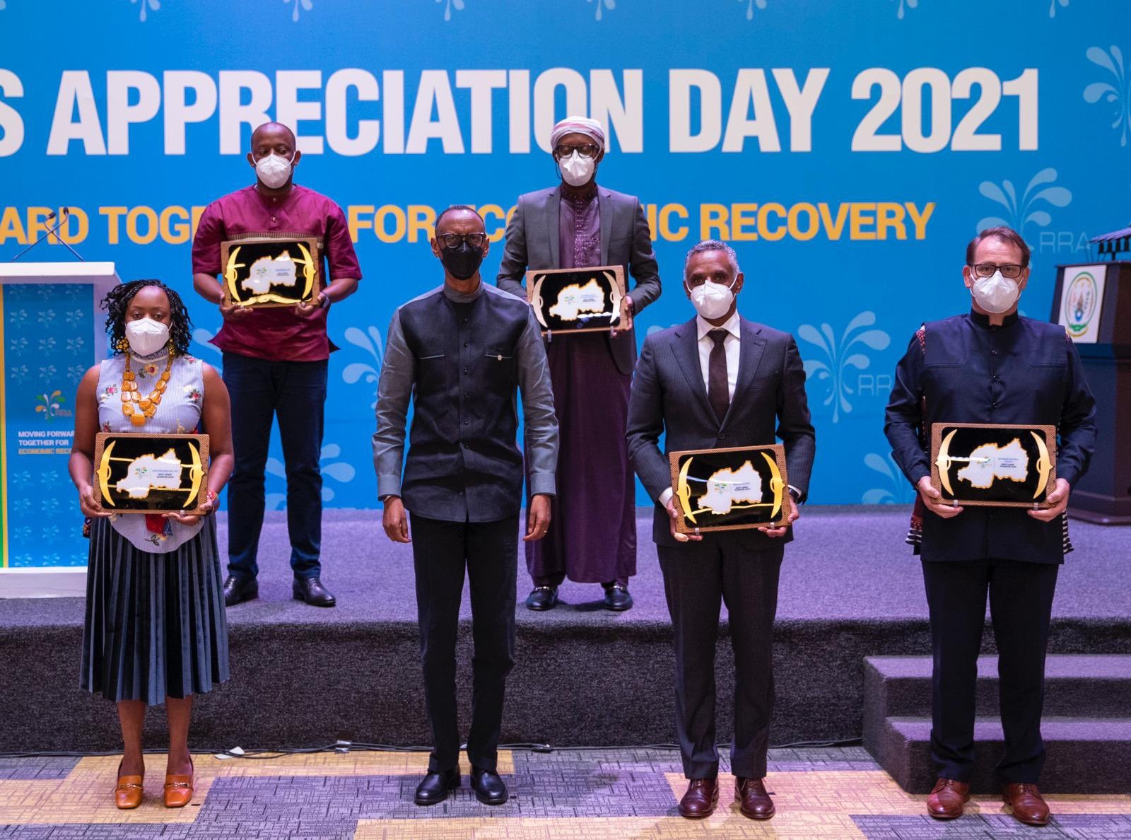 Gutanga umusoro byubaka igihugu bikagiha kwigira ku buryo burambye-Kagame