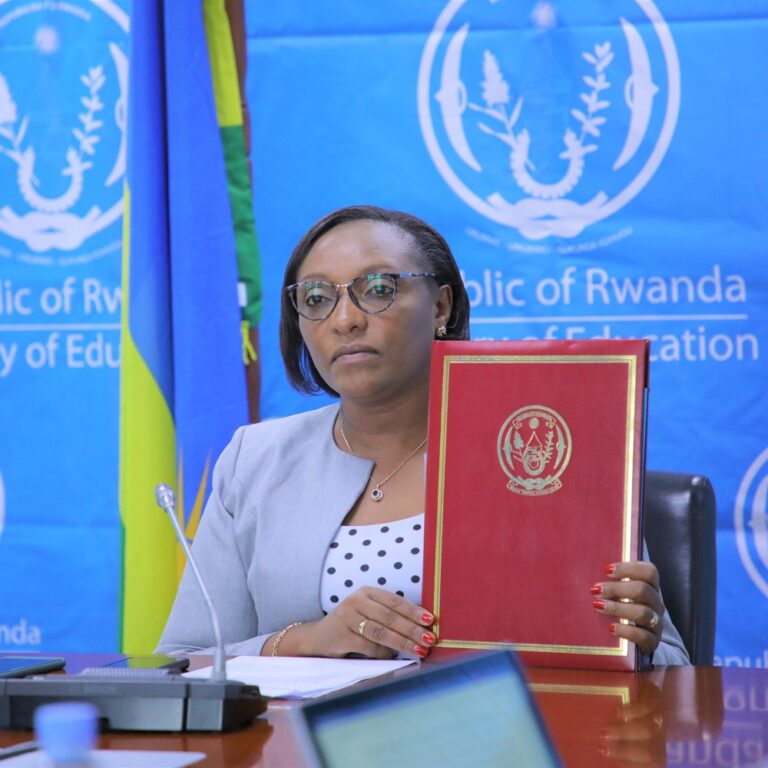 Abarimu ba mbere bagiye guturuka Zimbabwe nyuma yo gusinya amasezerano ku bihugu byombi