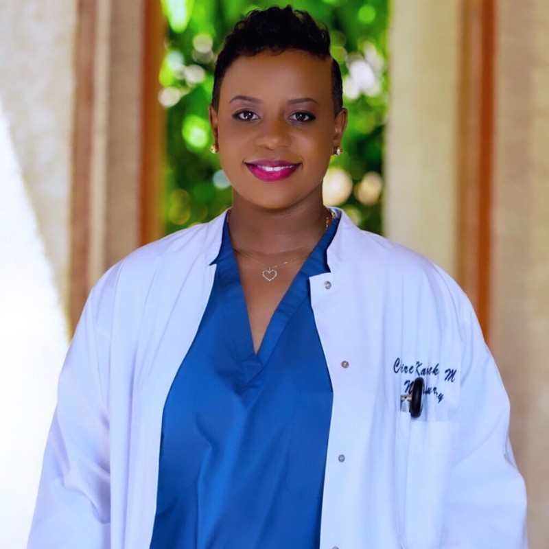 Dr. Karekezi, Umunyarwandakazi rukumbi ubaga ubwonko yahembwe nk'umugore w'intangarugero