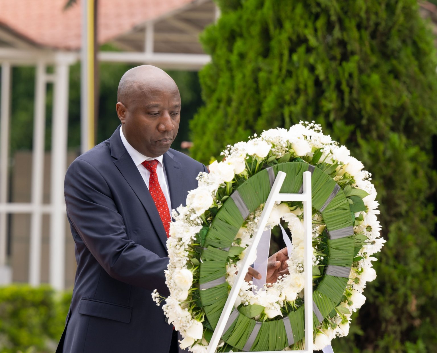 Minisitiri w'Intebe yahagarariye Perezida Kagame mu kunamira Intwari z'u Rwanda