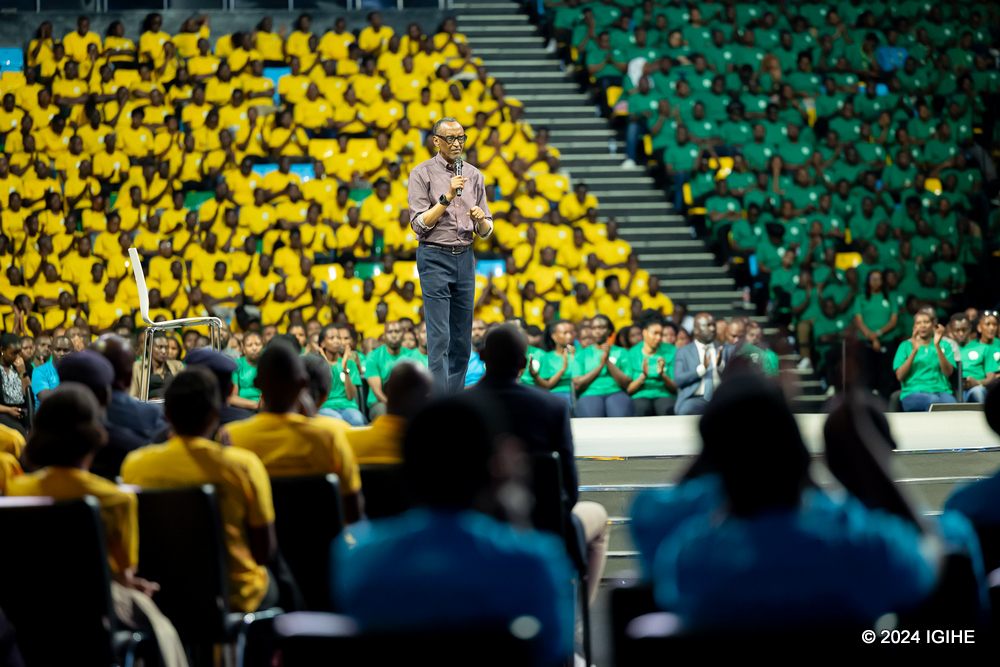 Perezida Kagame yagaragaje uko urubyiruko rwatera imbere