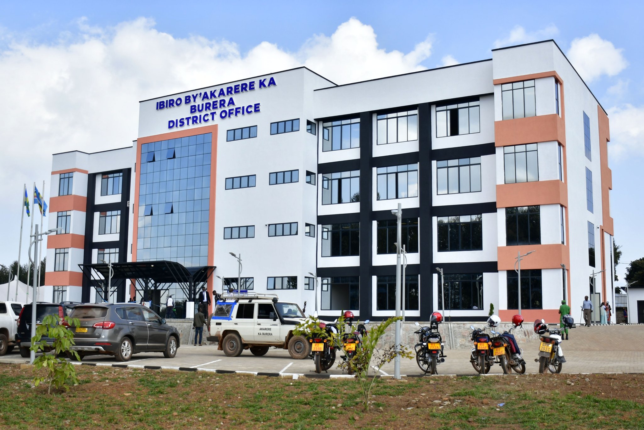 Burera: Hatashywe ibiro bishya byitezweho guhindura imitangire ya serivisi