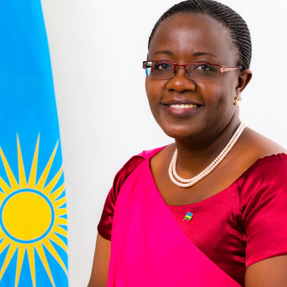 Perezida Kagame yirukanye uwari Minisitiri w'Abakozi ba Leta n'umuriro