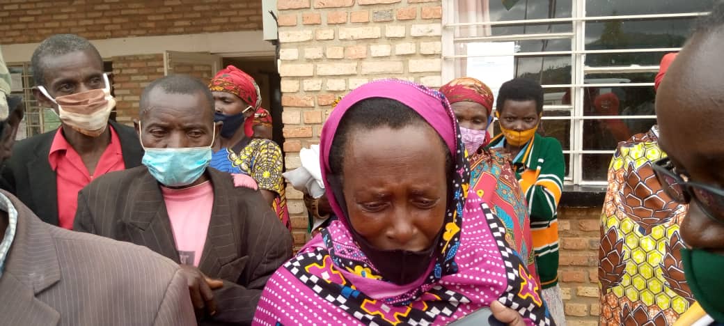 Nyaruguru: Abakora muri VUP mu murenge wa Muganza ntibarasobanukirwa iby'amafaranga bakatwa ajya muri Ejo Heza