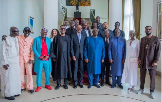 Perezida Kagame na Macky Sall babonanye n'abahanzi bakomeye