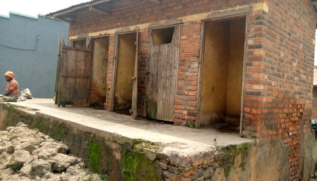 Musanze: Abakorera mu isoko rya cy'Inkware nta bwiherero bagira