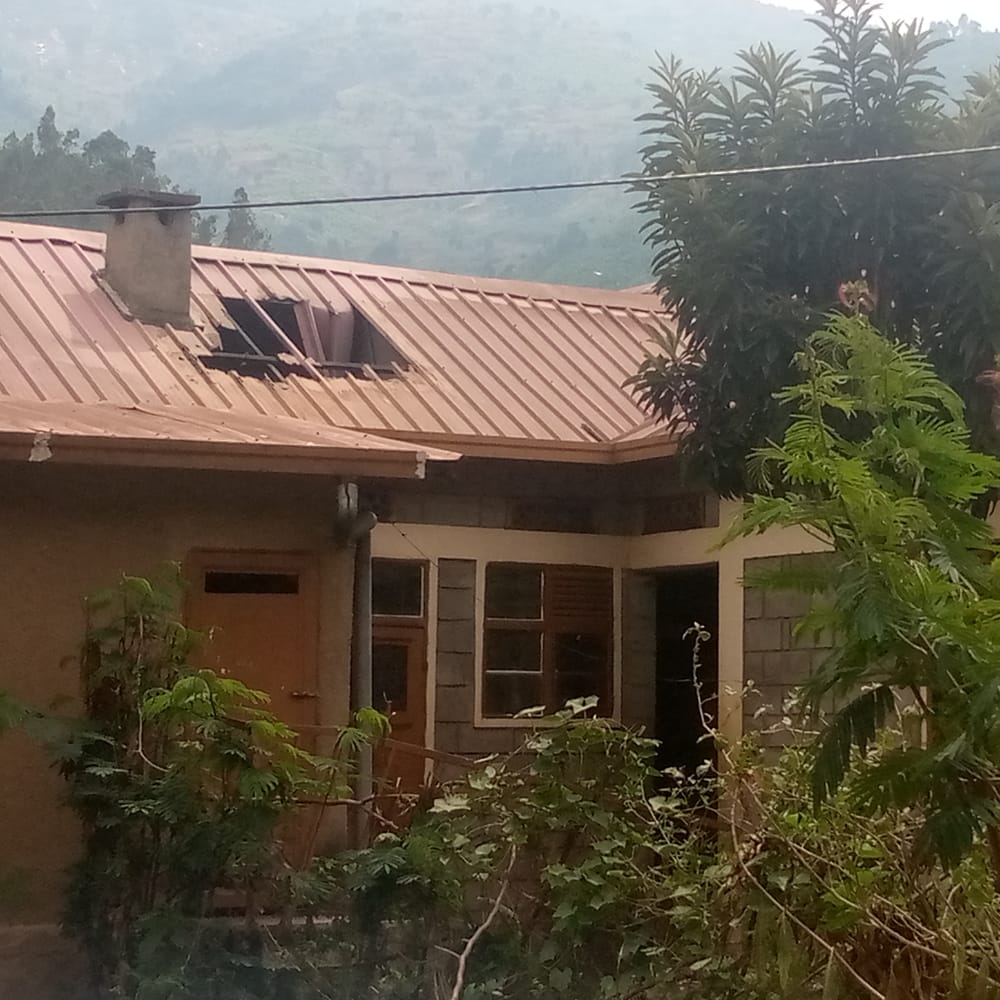 Nyabihu: Abatujwe mu nzu bahawe na Perezida Kagame zabasenyukiyeho babura ubushobozi bwo kuzisana