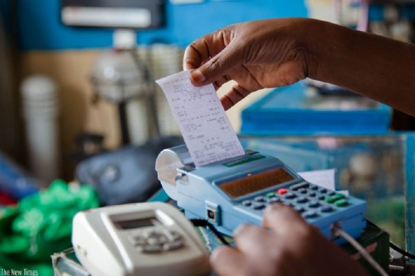 Amajyaruguru: Hari abacuruzi bataramenya gukoresha EBM