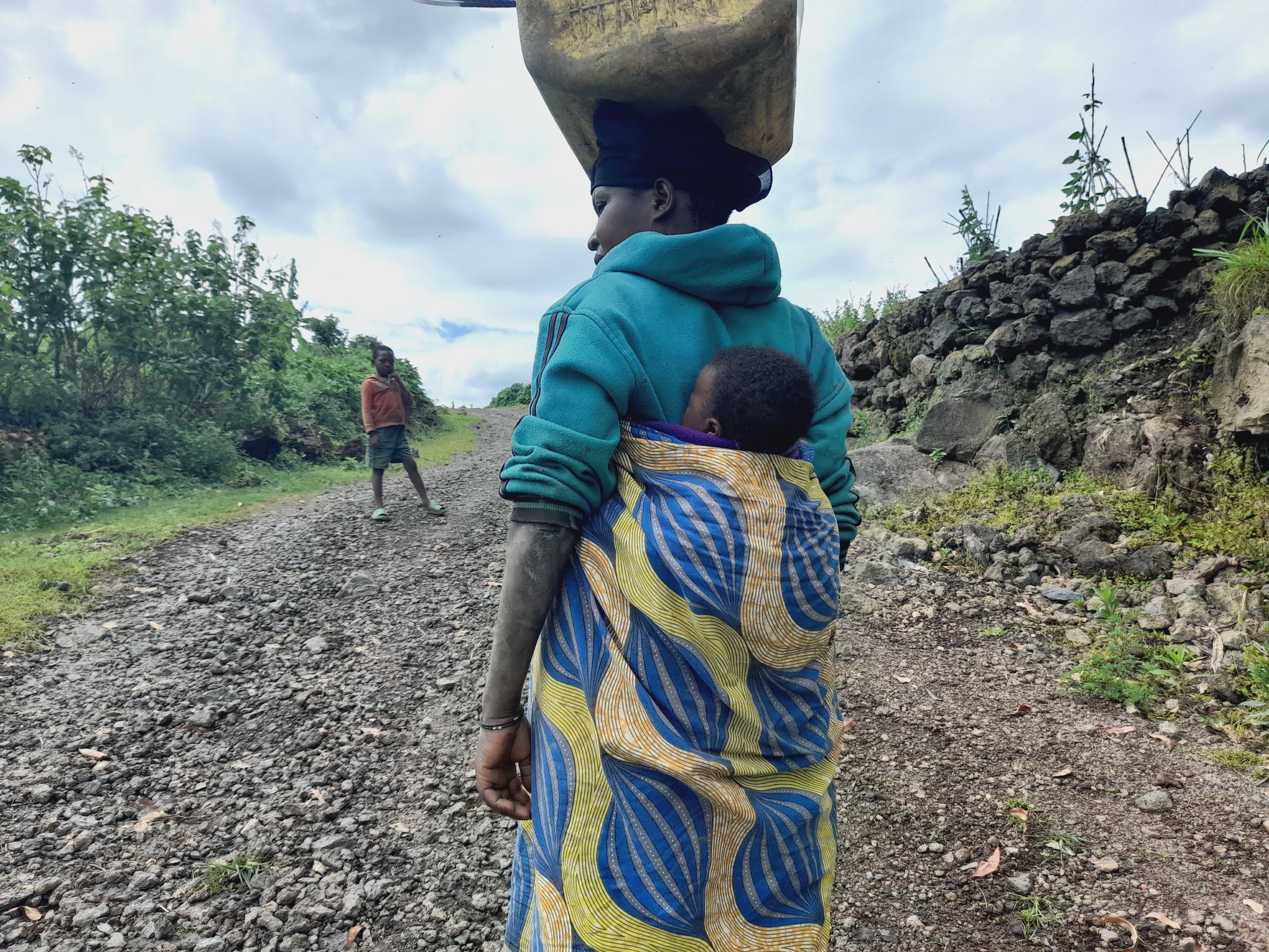 Burera: Hari abaturage bakijya kuvoma amazi muri Uganda