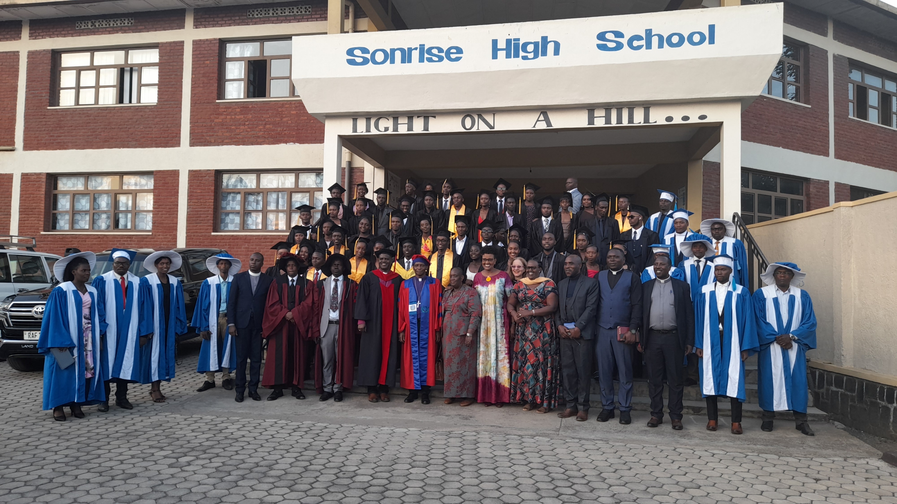 Abarangirije mu ishuri rya Sonrise school hari icyo basabwe na Bishop Dr. Mugisha