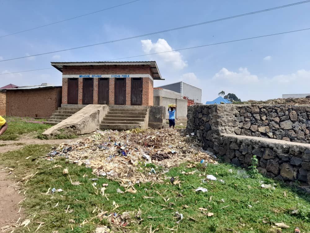 Musanze-Gacaca: Babangamiwe n'ikimoteri gikomeje kubatera umunuko ukabije