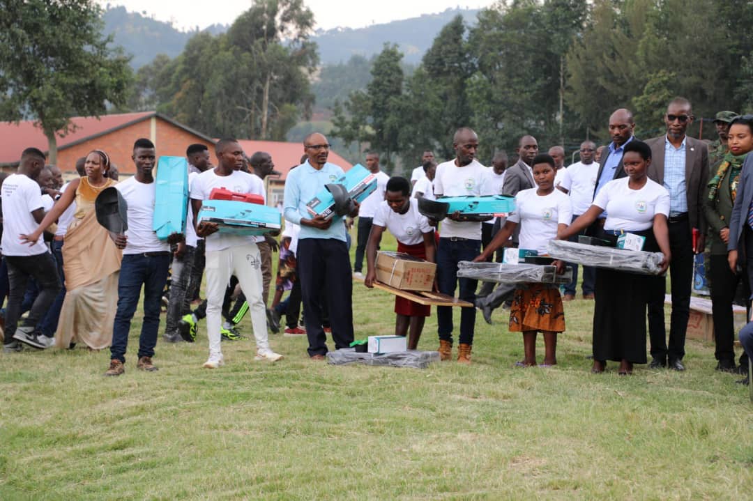 Musanze: Abahoze mu mitwe yitwaje intwaro nka FDLR bahawe ibikoresho bizabafasha kubyaza umusaruro ibyo bize