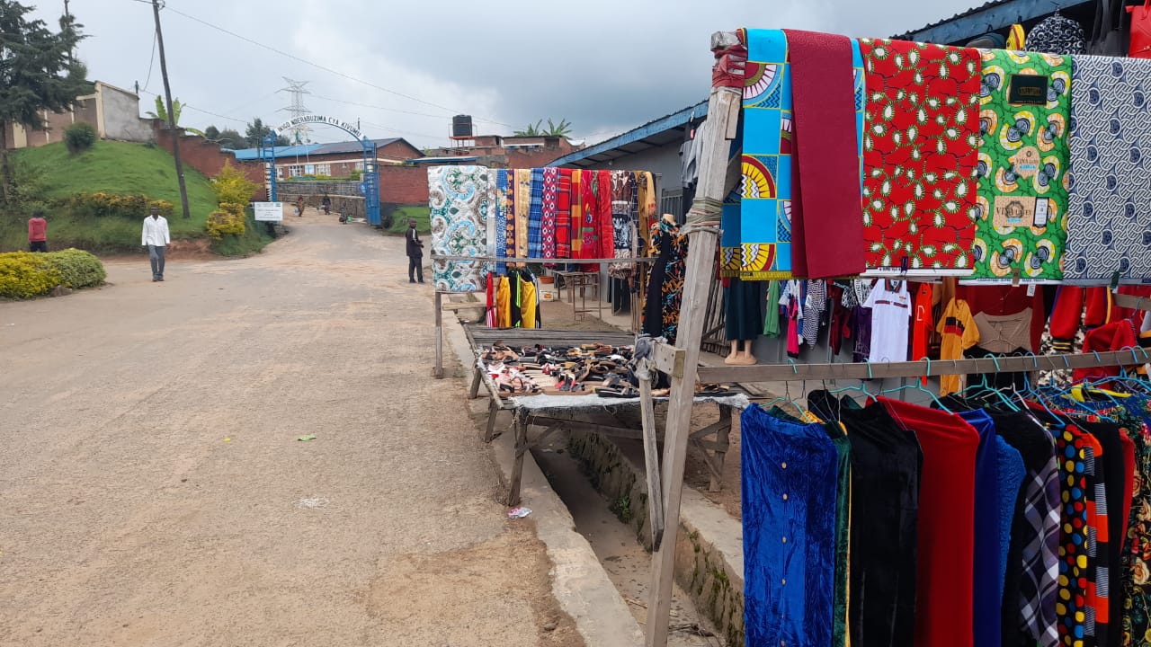 Rutsiro-Kivumu: Abacuruzi barifuza kubakirwa isoko