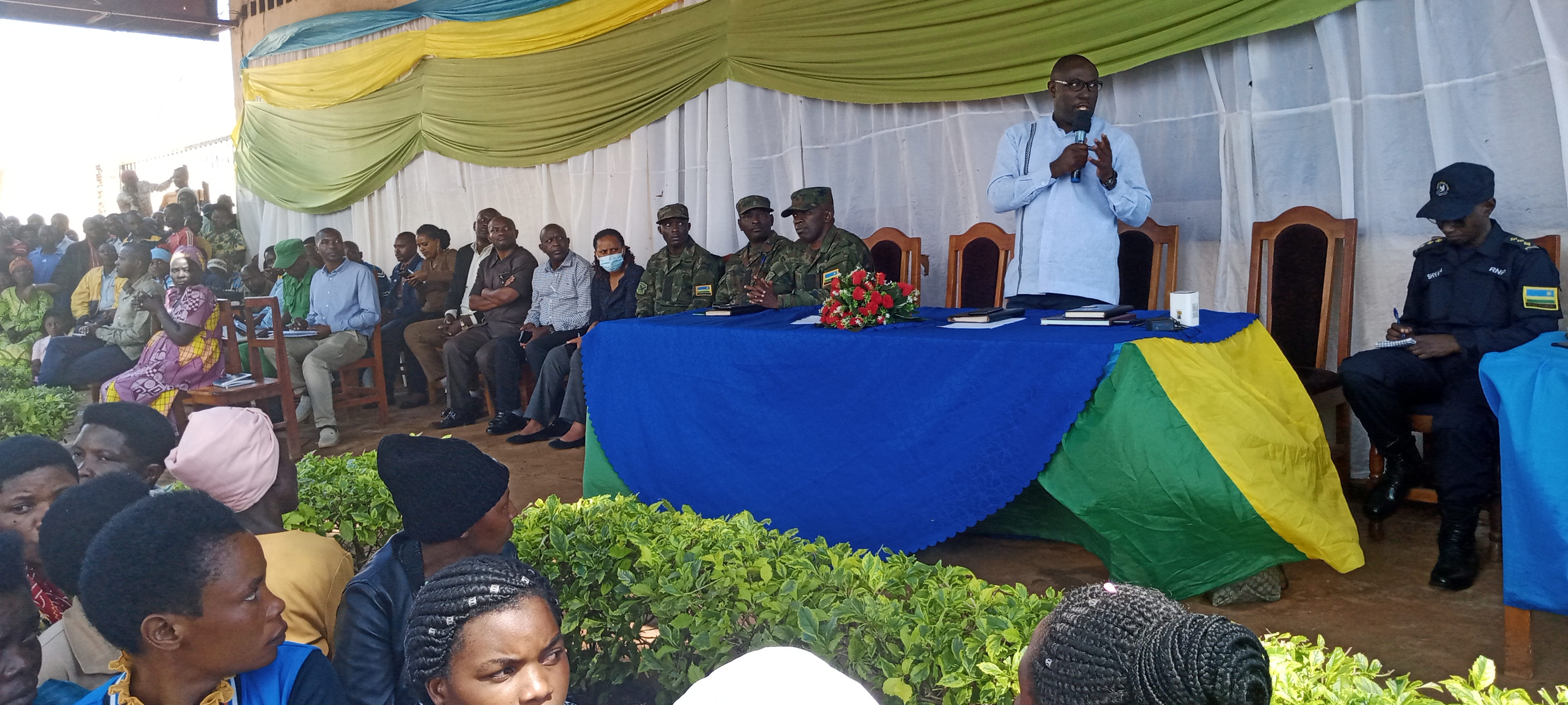 Rusizi:Abaje gushungera mwarimu wishe umupolisi batashye bimyiza imoso