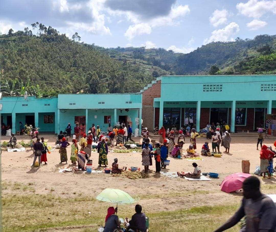 Gakenke: Abarema isoko rya Bazira barifuza aho bikinga imvura n'izuba