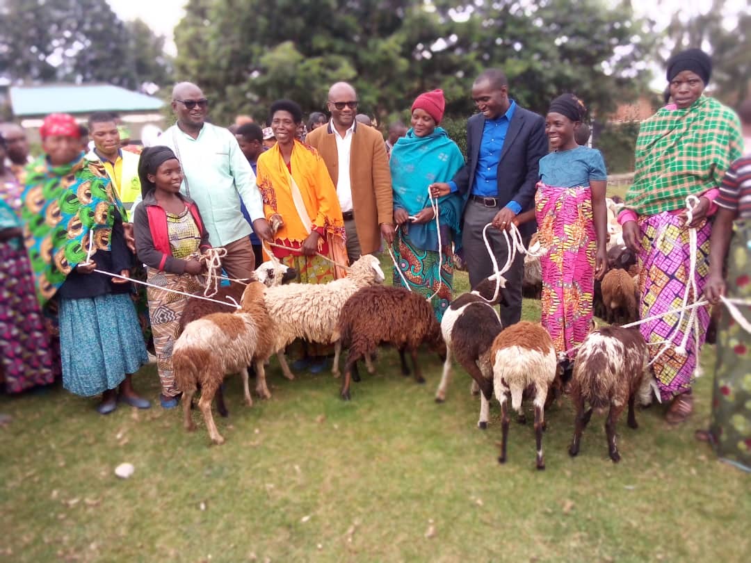 Musanze: Sacola ikomeje kubaherekeza mu rugendo rwo kwikura mu bukene