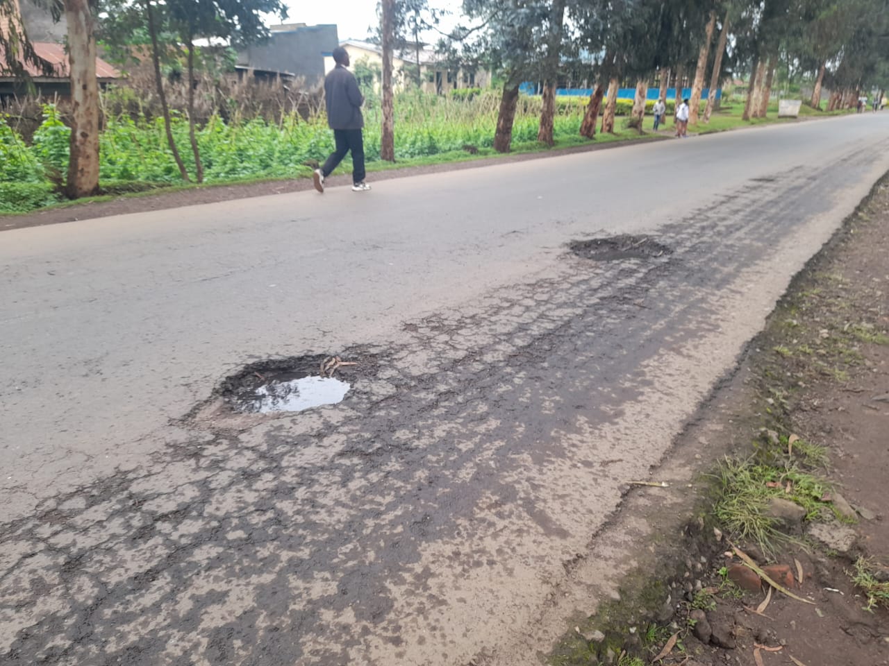 Burera: Basannye umuhanda Gahunga-Cyanika bikiza Perezida none wabaye igisoro