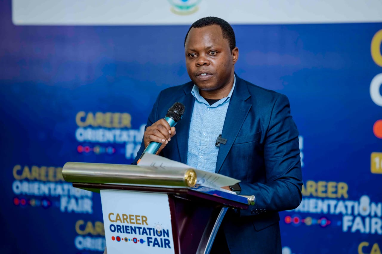 Amajyaruguru: Urubyiruko rwasabwe kugabanya apeti y'ibitagira umumaro