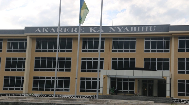 Nyabihu: Ba Mudugudu baribaza uwaheranye telephone Guverineri yabahaye